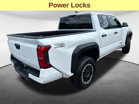 Certified 2025 Toyota Tacoma TRD Off-Road AWD/4WD image 12