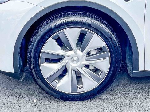 Used 2023 Tesla Model Y Long Range image 9