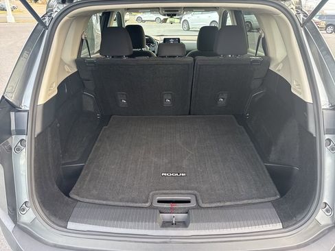 Used 2023 Nissan Rogue S image 18