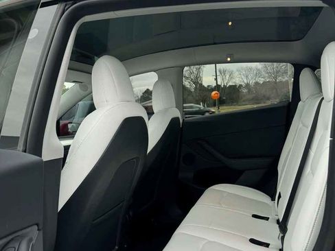 Used 2022 Tesla Model Y Performance image 10