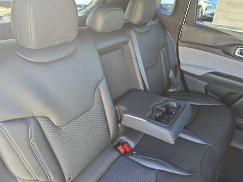 New 2026 Jeep Compass Latitude image 11