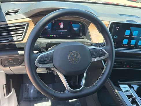 Used 2025 Volkswagen Atlas SE AWD/4WD image 13