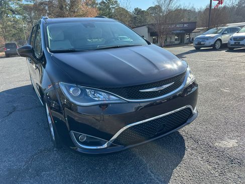 Used 2017 Chrysler Pacifica Touring-L Plus w/ Advanced Safetytec Group image 8