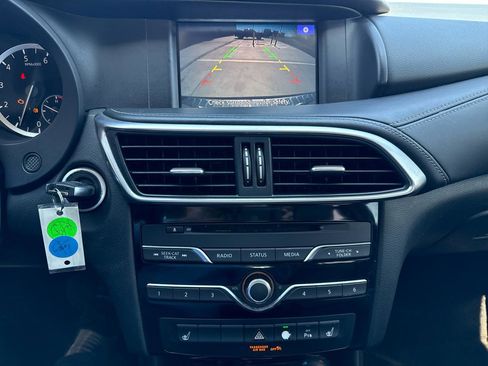 Used 2017 INFINITI QX30 Premium w/ Navigation Package image 22