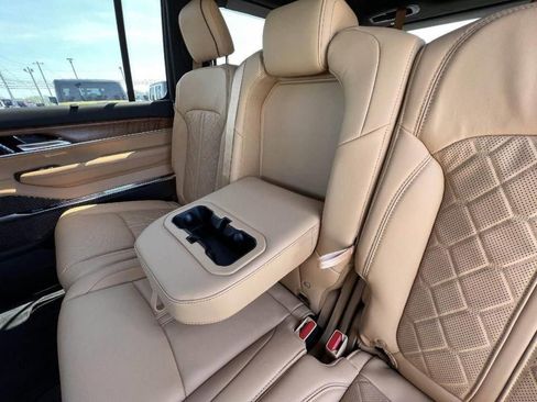 New 2023 Jeep Grand Wagoneer Series III AWD/4WD image 16
