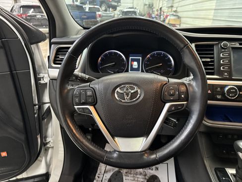 Used 2018 Toyota Highlander Limited Platinum image 11