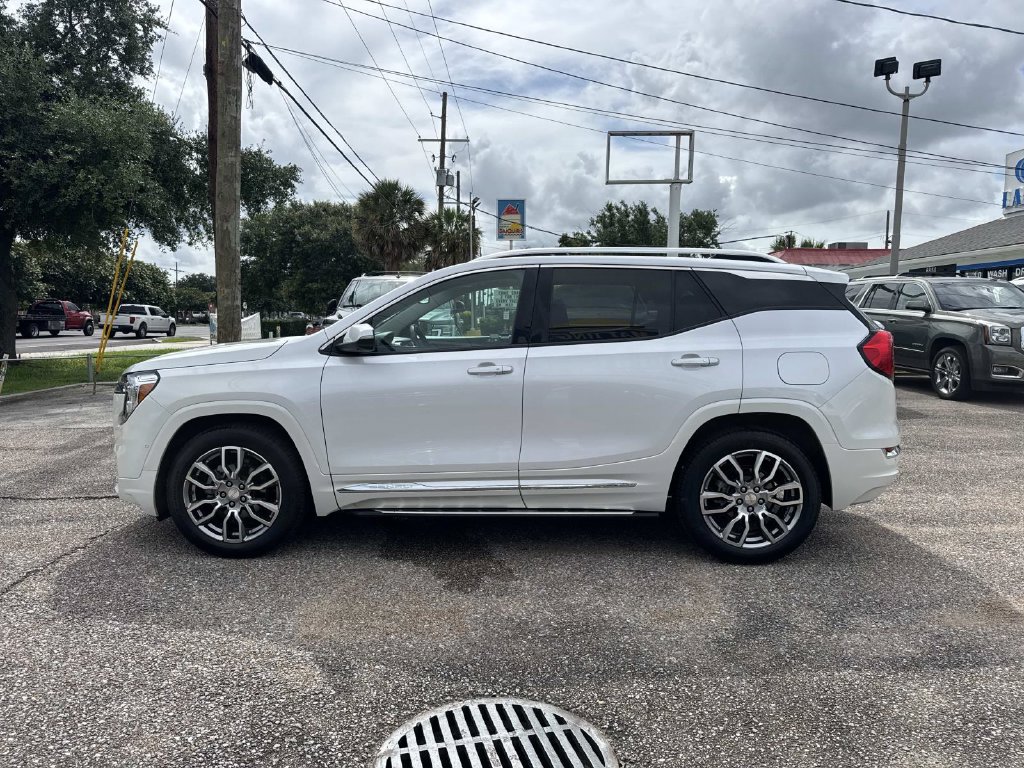 Used 2022 GMC Terrain Denali w/ Denali Premium Package AWD/4WD image 4