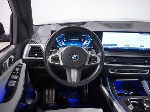 Used 2024 BMW X7 xDrive40i w/ M Sport Package AWD/4WD image 11