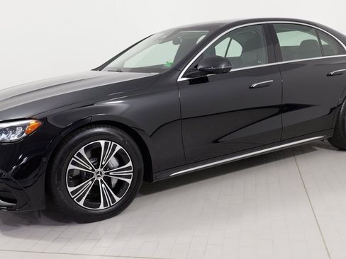 Used 2025 Mercedes-Benz E 350 4MATIC Sedan image 1