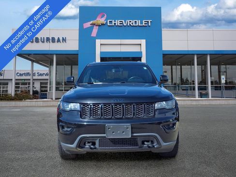 Used 2018 Jeep Grand Cherokee Laredo AWD/4WD image 2