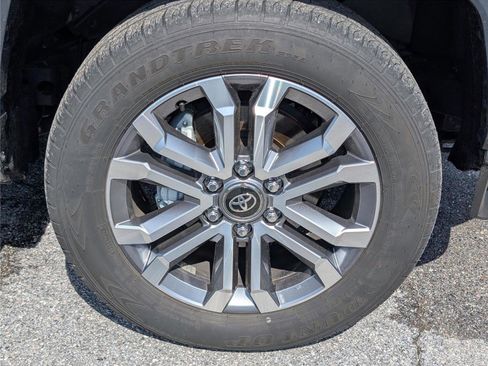 Used 2025 Toyota 4Runner Limited AWD/4WD image 9