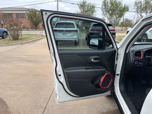 Used 2021 Jeep Renegade Trailhawk w/ Trailer Tow Group image 9