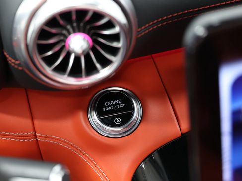 Used 2022 Mercedes-Benz SL 55 AMG 4MATIC w/ AMG Night Package image 34