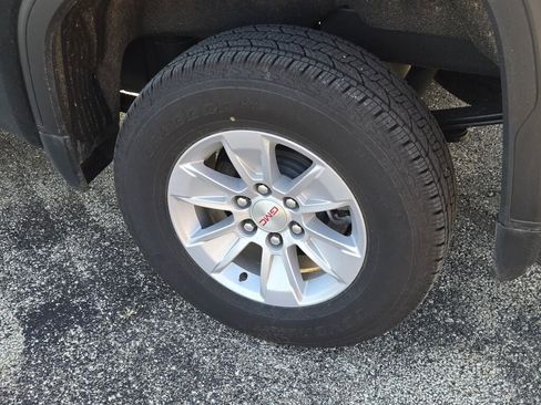 New 2026 GMC Sierra 1500 SLE w/ Preferred Package image 15