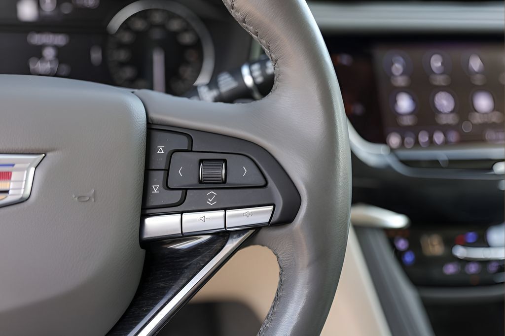 Used 2023 Cadillac XT6 Premium Luxury FWD image 13