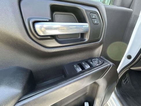 Used 2020 Chevrolet Silverado 1500 Custom w/ Custom Value Package AWD/4WD image 15