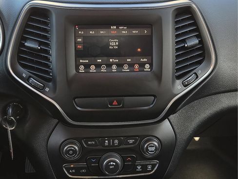 Used 2020 Jeep Cherokee Latitude FWD image 12