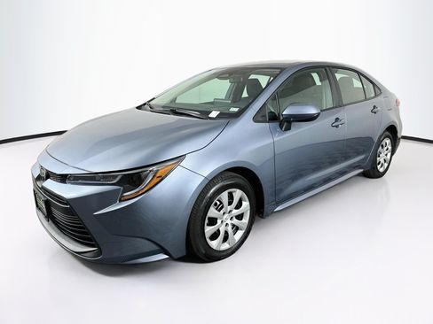 Used 2026 Toyota Corolla LE FWD image 3