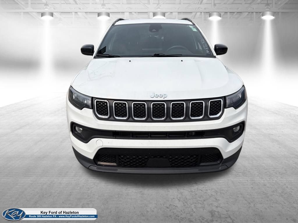 Used 2024 Jeep Compass Latitude AWD/4WD image 1