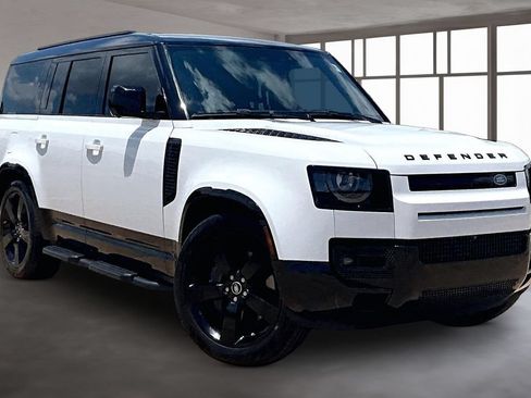 Certified 2025 Land Rover Defender 130 X-Dynamic SE AWD/4WD image 10