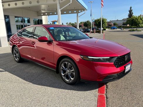 Used 2023 Honda Accord EX image 3