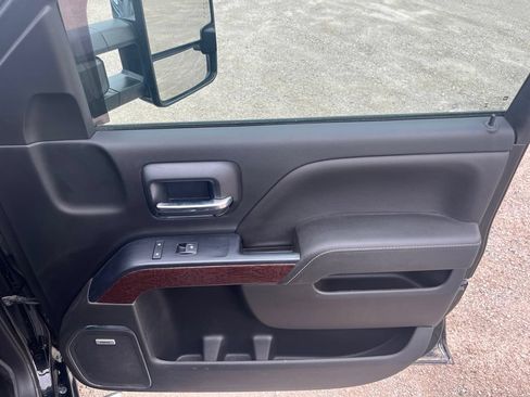 Used 2018 GMC Sierra 2500 SLT w/ Duramax Plus Package AWD/4WD image 30