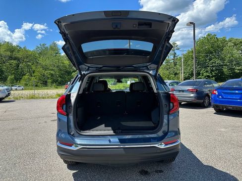 Used 2024 GMC Terrain SLT AWD/4WD image 11