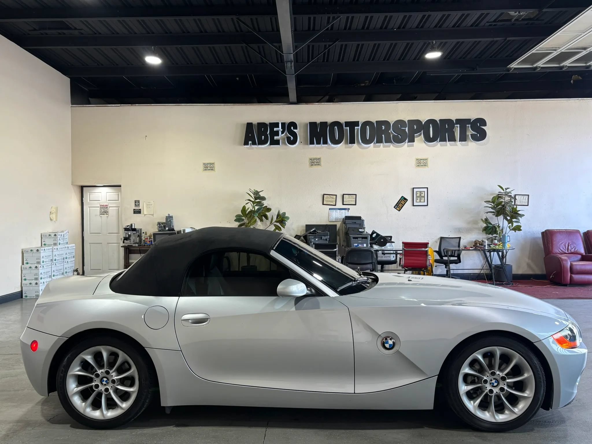 Used 2003 BMW Z4 2.5i RWD image 4