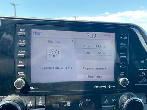 Used 2020 Toyota Highlander XLE FWD image 22