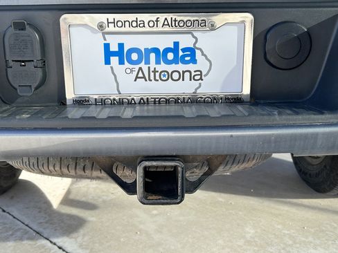 Used 2022 GMC Canyon Elevation image 17