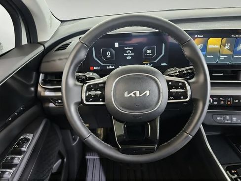 Certified 2026 Kia Carnival SX w/ SX Dark Edition Package FWD image 9