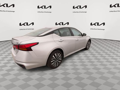Used 2024 Nissan Altima 2.5 SV FWD image 9