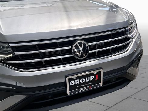 Used 2022 Volkswagen Tiguan SE w/ Panoramic Sunroof Package FWD image 30