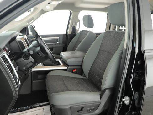 Used 2020 RAM 1500 Classic SLT w/ Luxury Group image 12