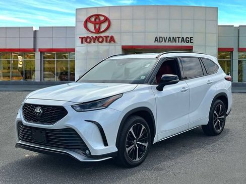 Used 2022 Toyota Highlander XSE FWD image 4