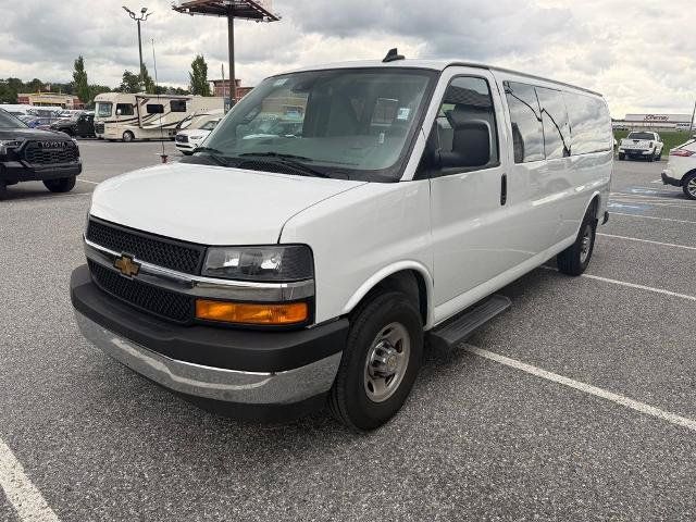 Used 2025 Chevrolet Express 3500 LT w/ LT Preferred Equipment Group RWD image 4