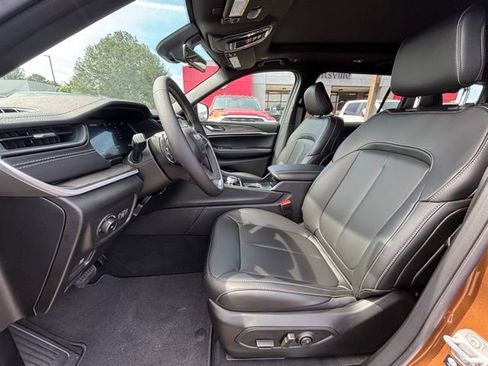 New 2026 Jeep Grand Cherokee L Limited w/ Limited Altitude Package RWD image 16