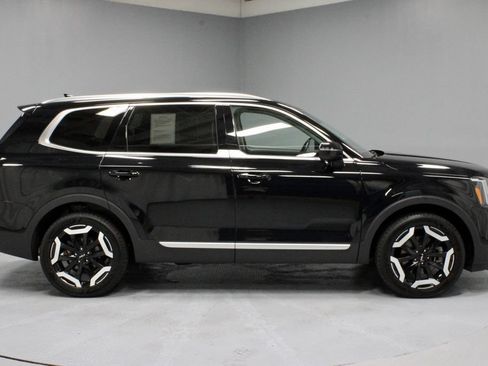 Used 2024 Kia Telluride EX w/ EX Captain's Chair Package FWD image 12