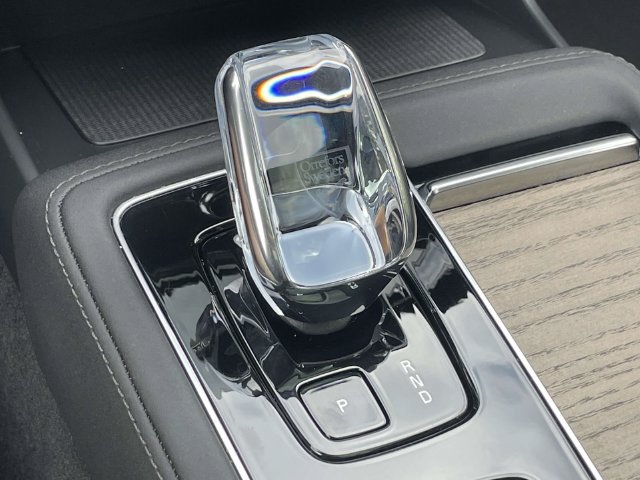 Certified 2025 Volvo XC90 B5 Plus AWD/4WD image 23