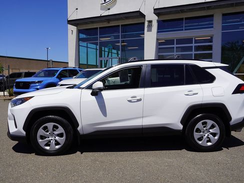Used 2019 Toyota RAV4 LE w/ Carpet Mat Package FWD image 3