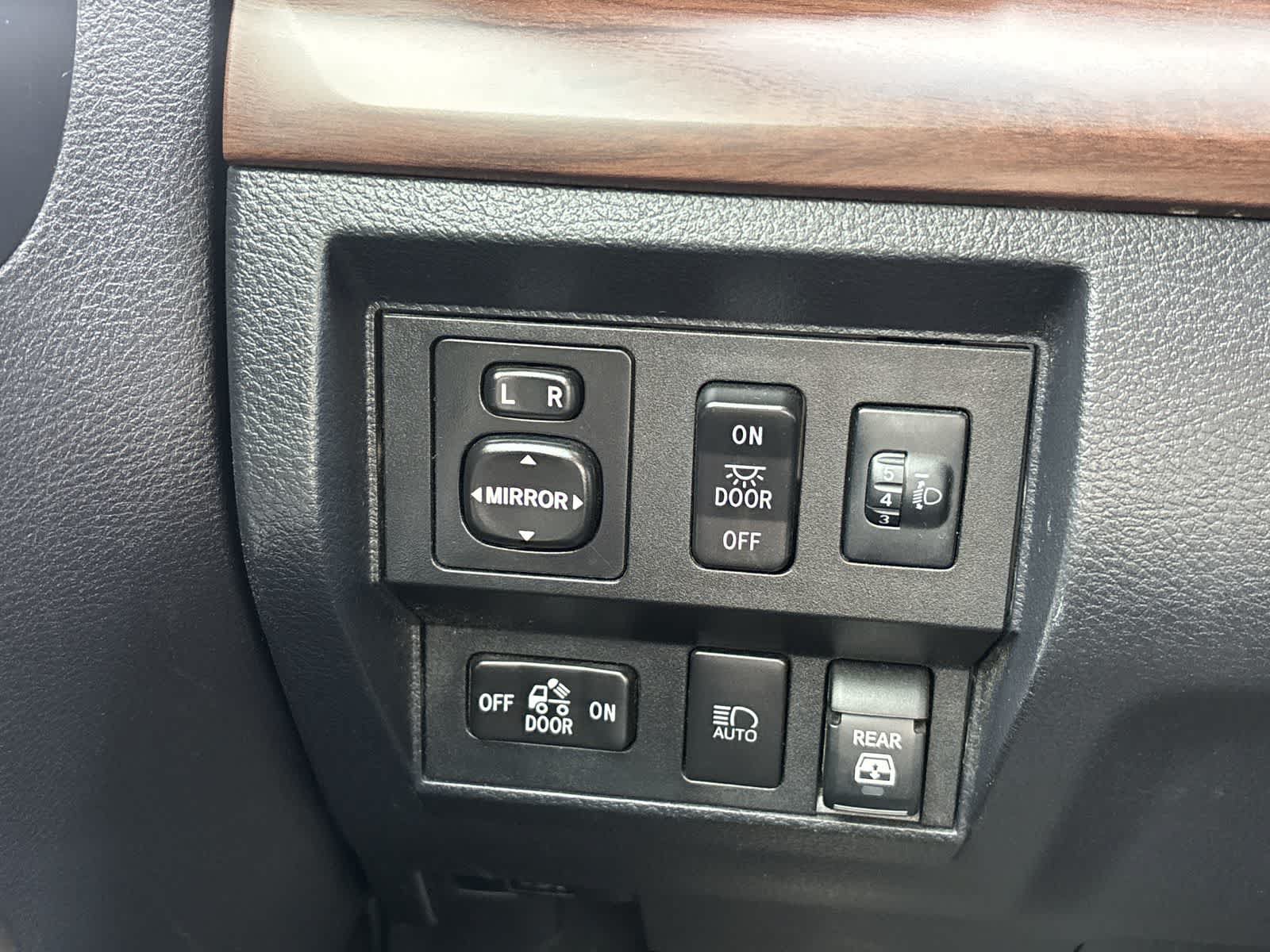 Used 2020 Toyota Tundra Limited w/ Limited Premium Package AWD/4WD image 16