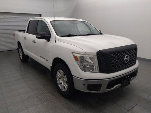Used 2018 Nissan Titan SV w/ SV Convenience Package AWD/4WD image 13