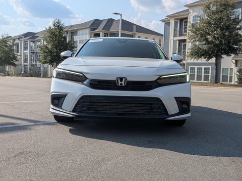 Used 2022 Honda Civic Touring image 9