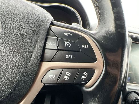 Used 2017 Jeep Grand Cherokee Overland w/ Jeep Active Safety Group image 24