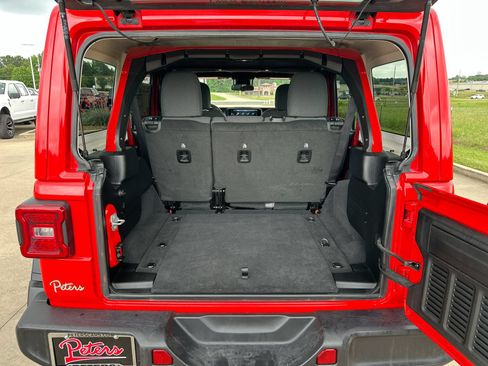 Used 2025 Jeep Wrangler Unlimited Rubicon AWD/4WD image 23