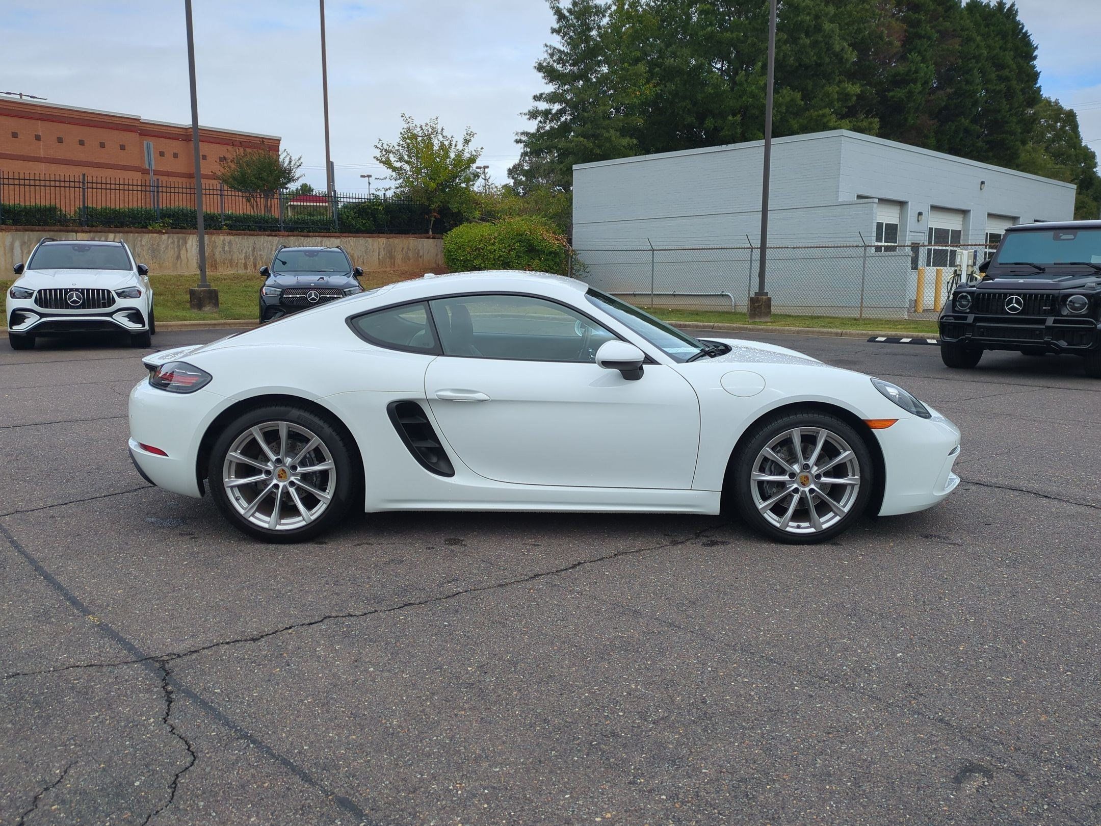 Used 2018 Porsche 718 Cayman RWD image 2