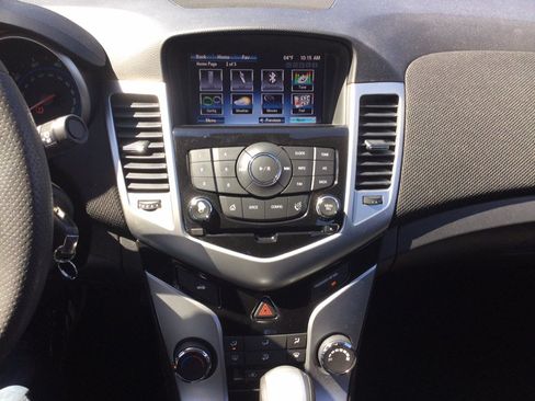 Used 2016 Chevrolet Cruze LT w/ Technology Package FWD image 34