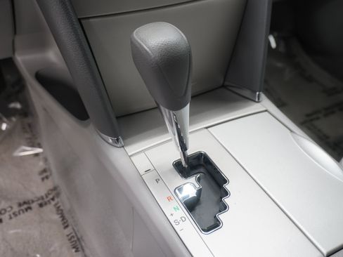 Used 2010 Toyota Camry LE FWD image 18