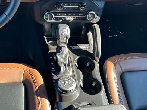 Used 2024 Ford Bronco Outer Banks image 21