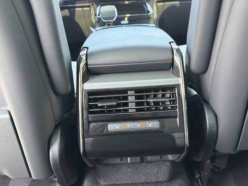 Used 2024 Land Rover Range Rover Sport Dynamic SE AWD/4WD image 19